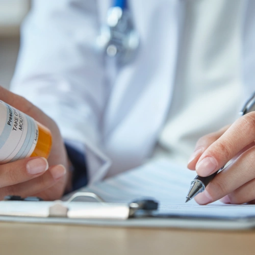 علاج القيء بالأدوية