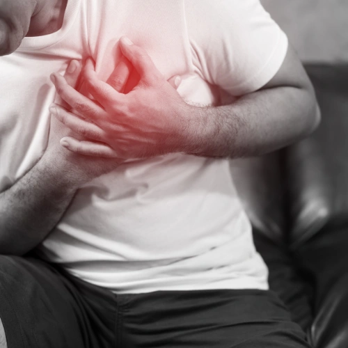 هل ارتجاع المعدة يسبب ألم الصدر